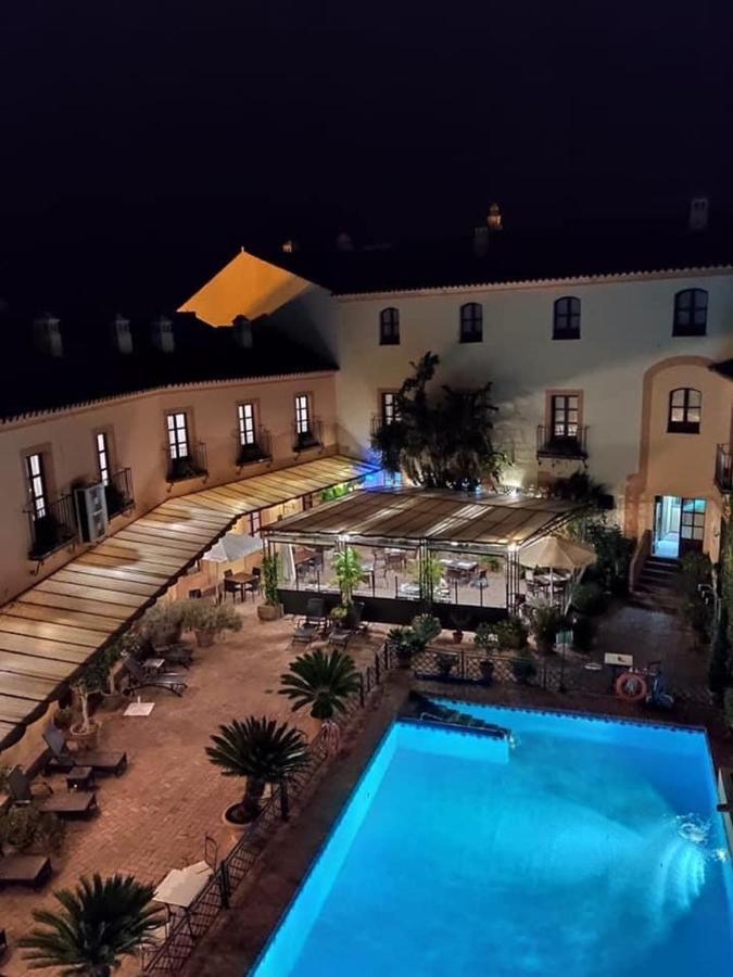 Hotel Alcazar De La Reina Кармона Экстерьер фото