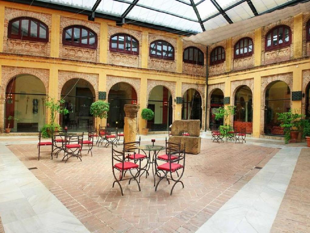 Hotel Alcazar De La Reina Кармона Экстерьер фото