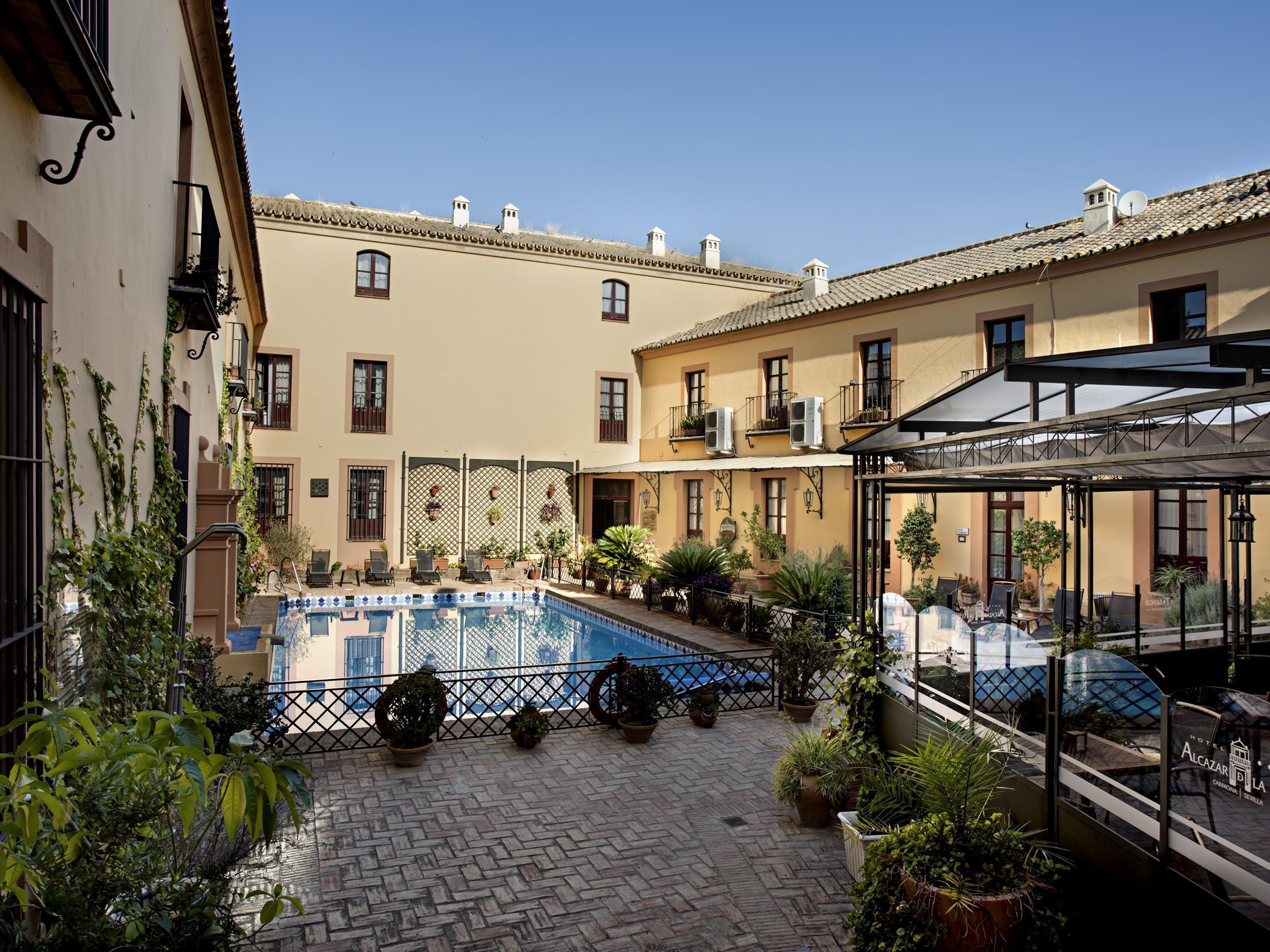 Hotel Alcazar De La Reina Кармона Экстерьер фото
