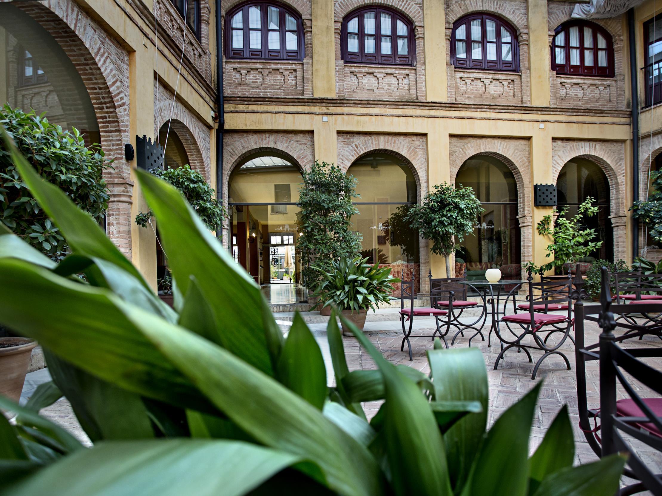 Hotel Alcazar De La Reina Кармона Экстерьер фото
