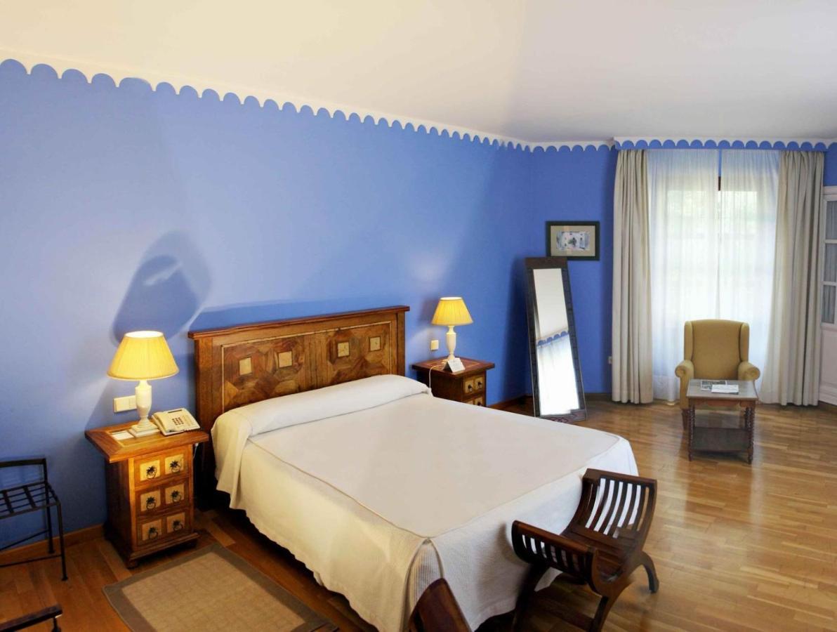 Hotel Alcazar De La Reina Кармона Экстерьер фото
