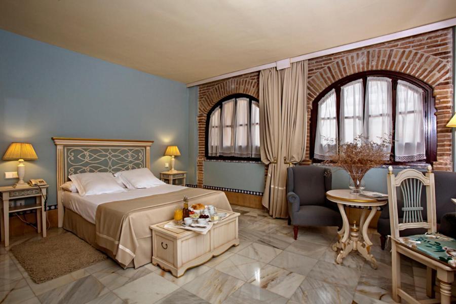 Hotel Alcazar De La Reina Кармона Экстерьер фото