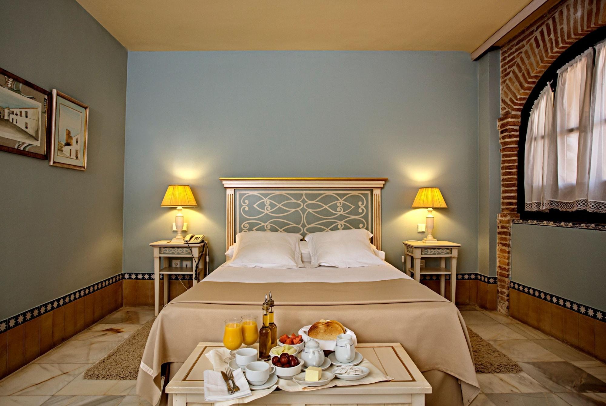 Hotel Alcazar De La Reina Кармона Экстерьер фото