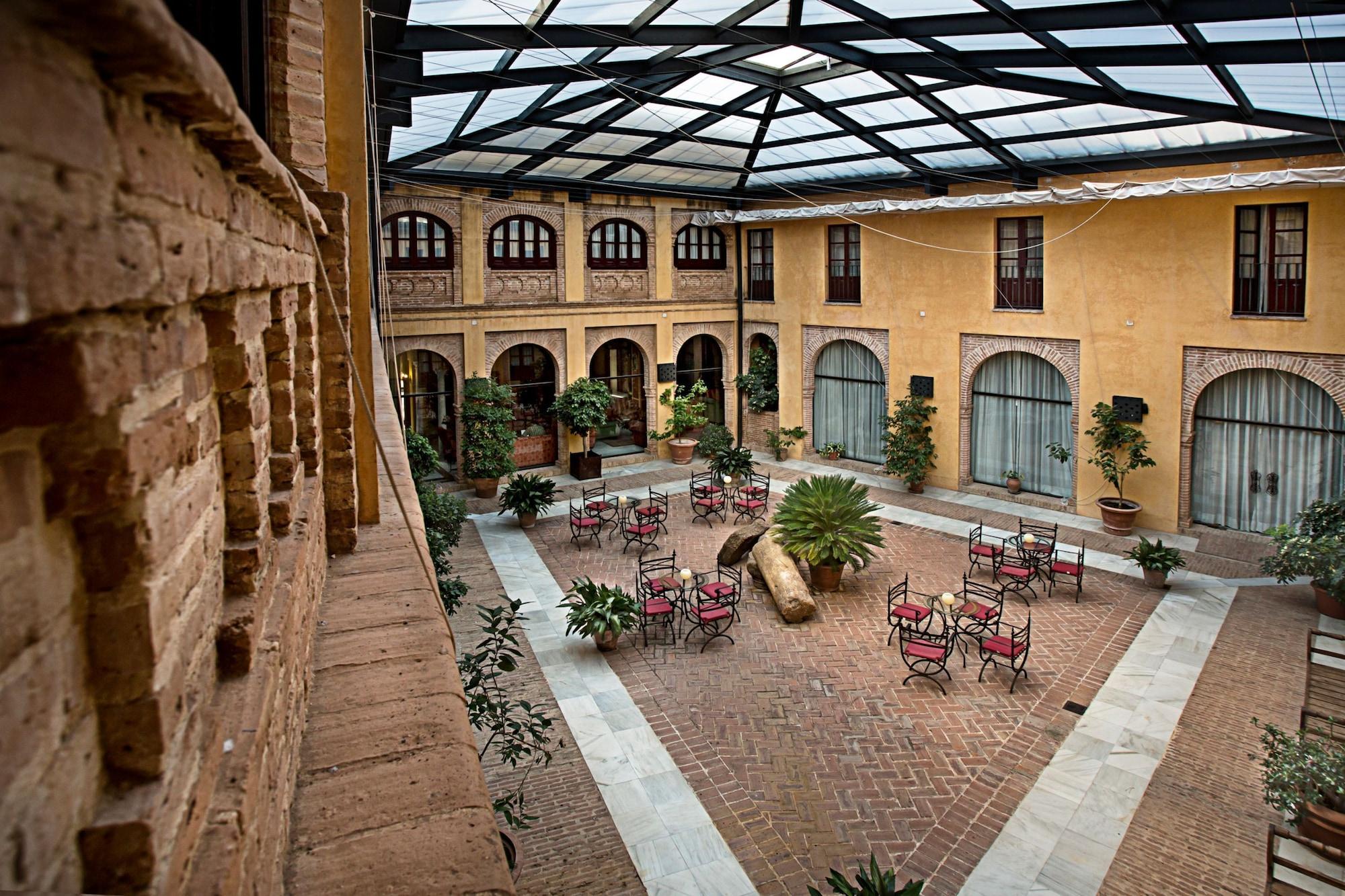 Hotel Alcazar De La Reina Кармона Экстерьер фото