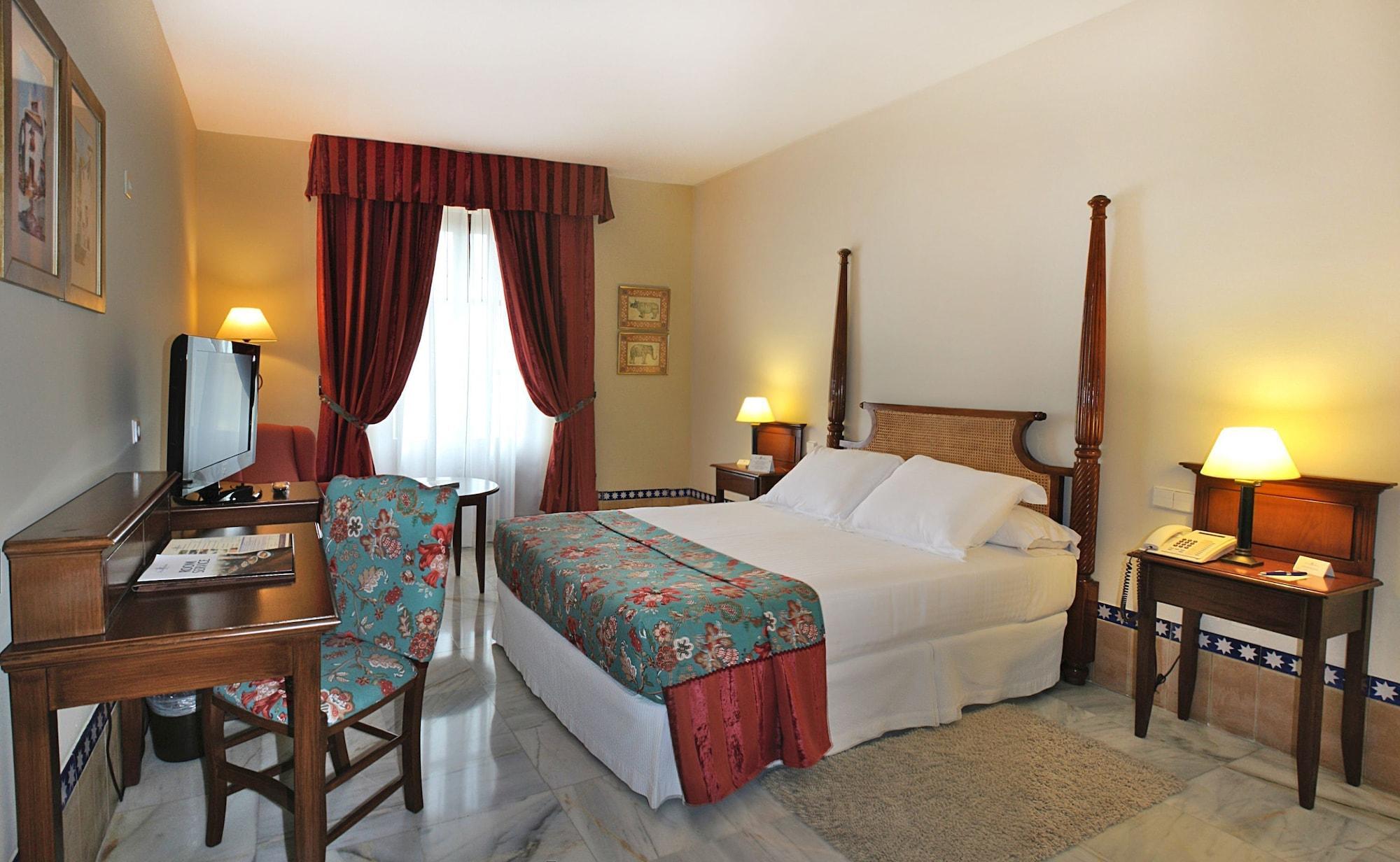 Hotel Alcazar De La Reina Кармона Экстерьер фото