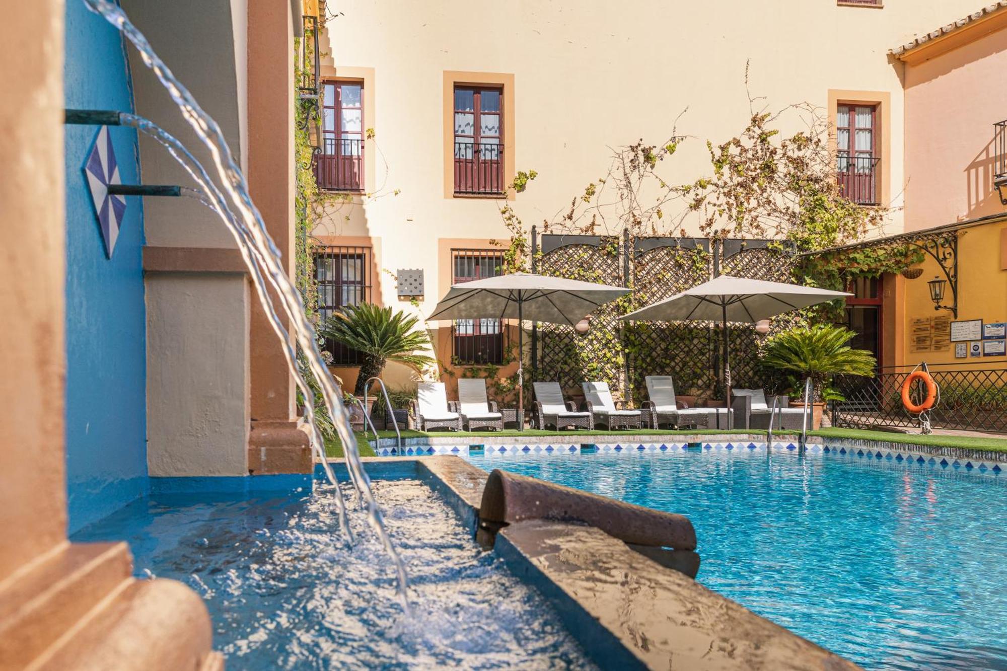 Hotel Alcazar De La Reina Кармона Экстерьер фото