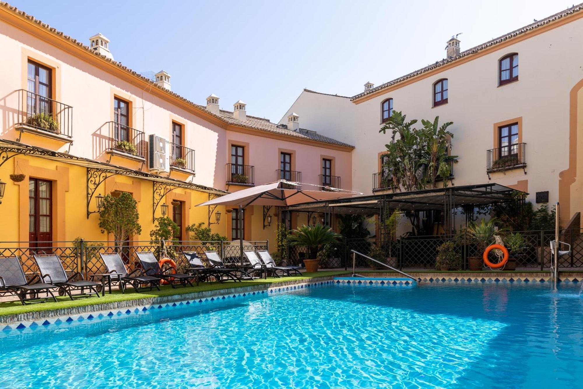Hotel Alcazar De La Reina Кармона Экстерьер фото
