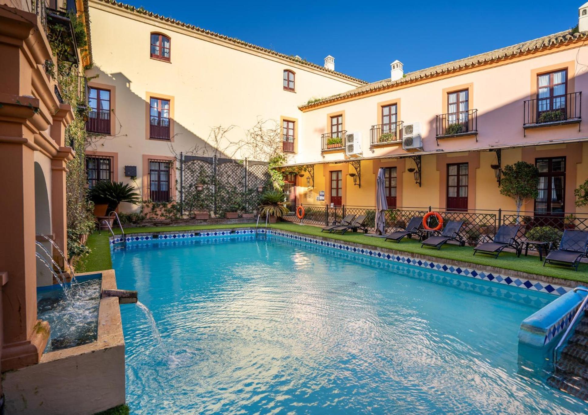 Hotel Alcazar De La Reina Кармона Экстерьер фото